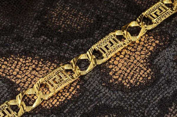 Curb Chain Collections for Men in Gold Medusa jewelry