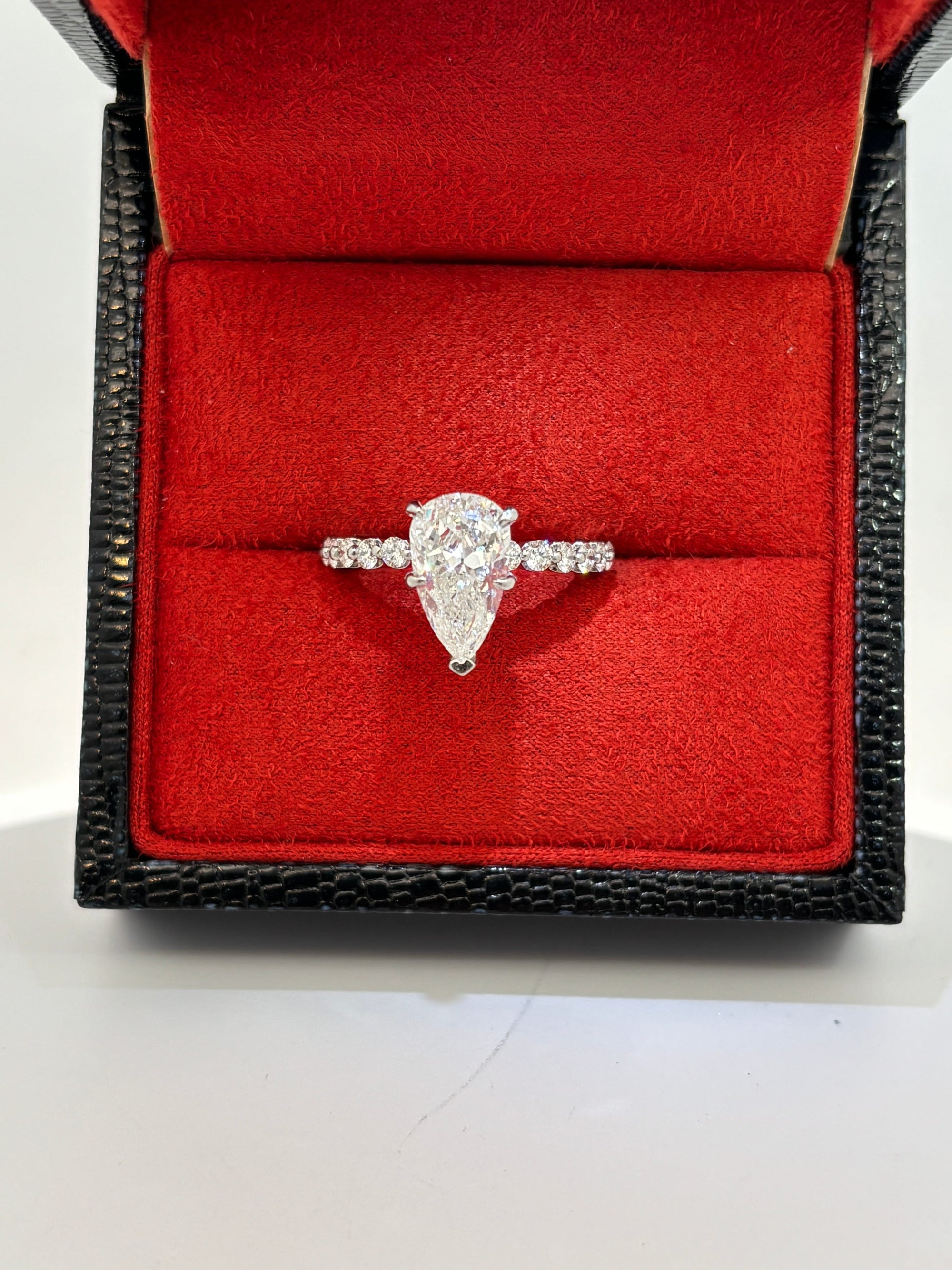 Bijoux Liquidation | Remise à Neuf Bague diamant pear cut GIA