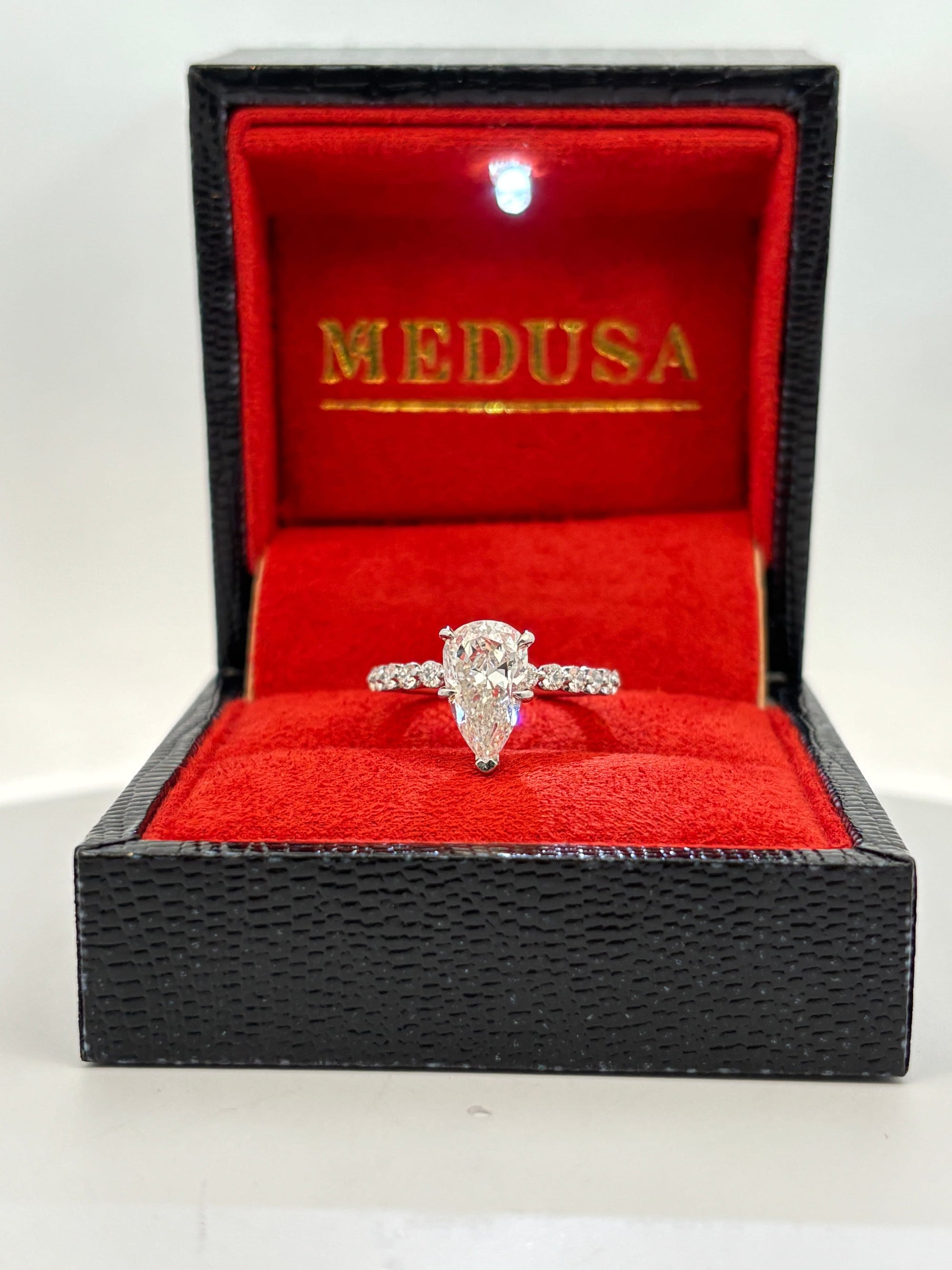 Bijoux Liquidation | Remise à Neuf Bague diamant pear cut GIA