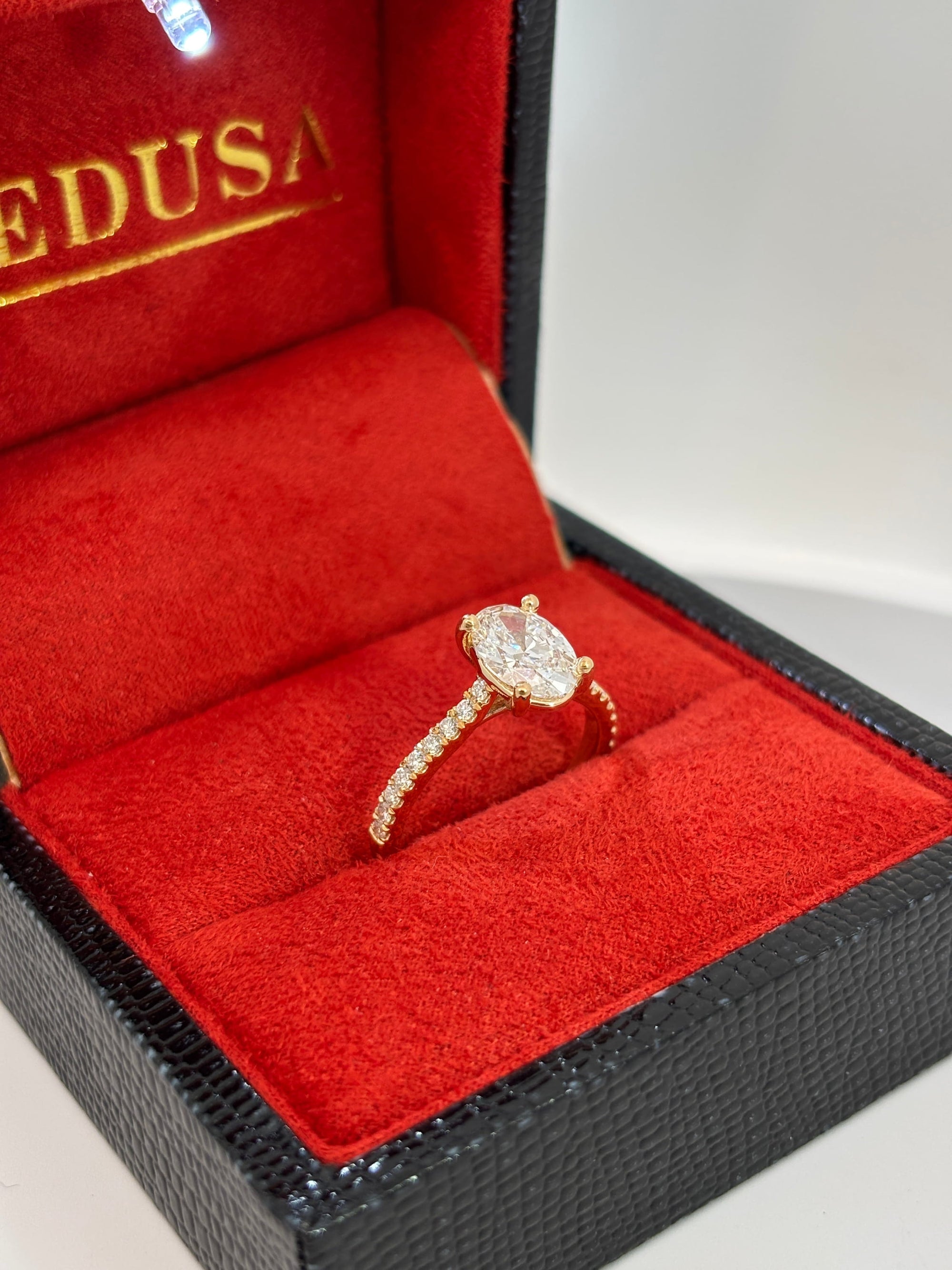 Bijoux Liquidation | Neuf Bague Oval cut LAB 1.55Ct
