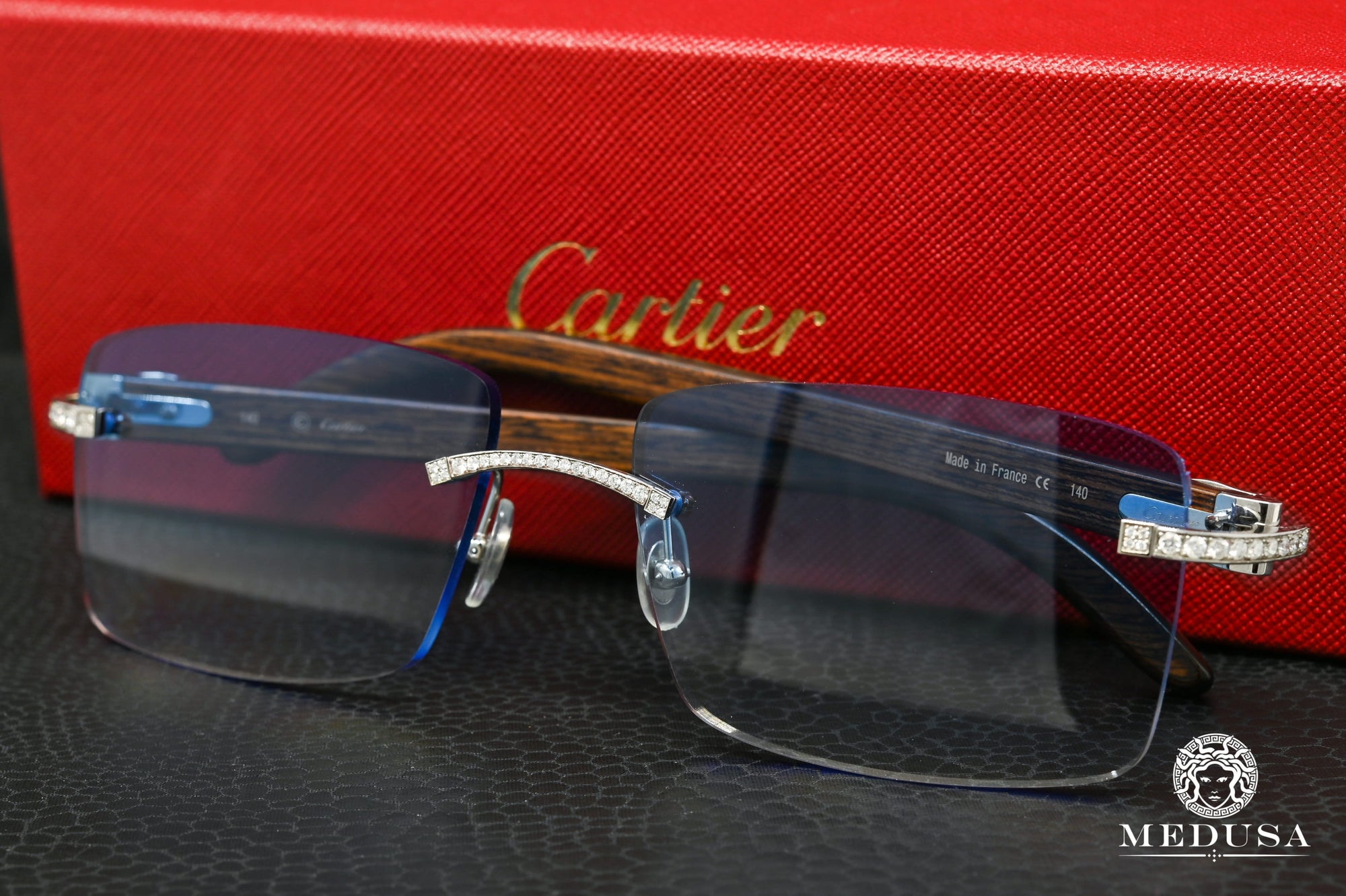 【関税込み】Cartier シルバー 'Signature C de Cartier' メガネ 25629556_55788777_600.jpg